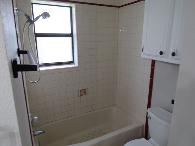 Building Photo - 4101 SW Parkridge Blvd