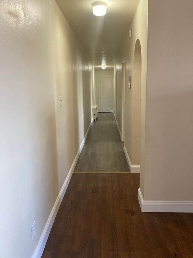 Building Photo - 414 E Lincoln Ave