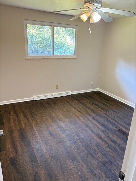 Building Photo - 415 Oak Manor Ave NE