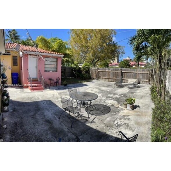 Building Photo - 2341 SW 34th Ave