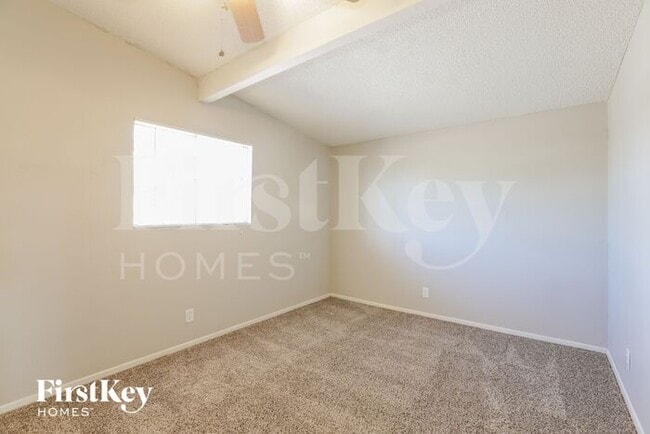 Building Photo - 6301 Fairwood Ave