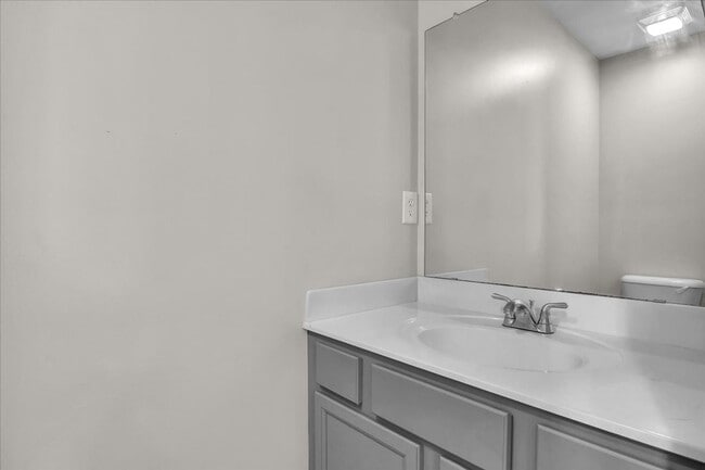 Building Photo - 3 Bedroom 2.5 Bathroom Home