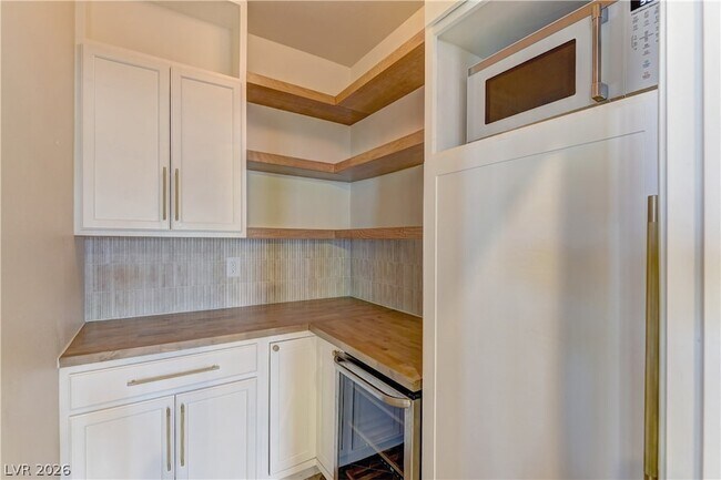 Building Photo - 6390 Montrose Park Ct