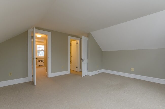 Building Photo - 11 Montague Pl