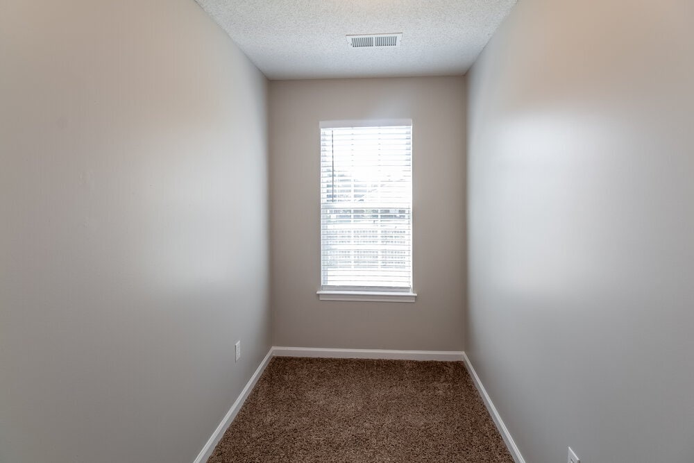 Building Photo - 9793 Dogwood Ct E