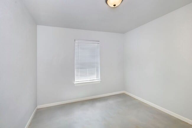 Building Photo - 638 Luke St