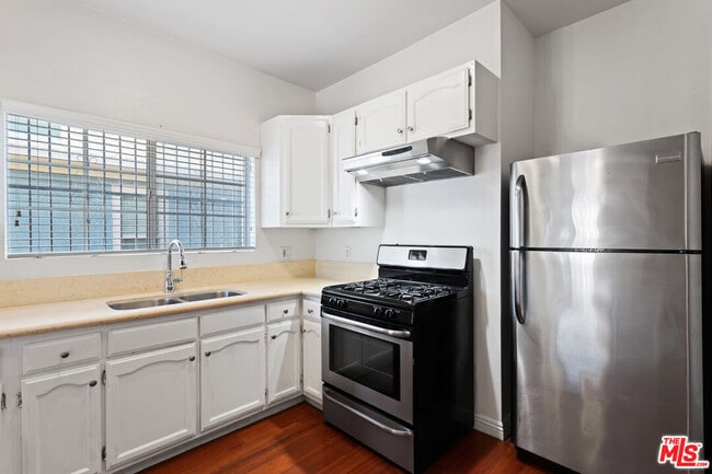 Building Photo - 3421 Walton Ave