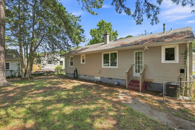 Building Photo - Updated Ranch with Garage, Fenced Yard & One-Level Living