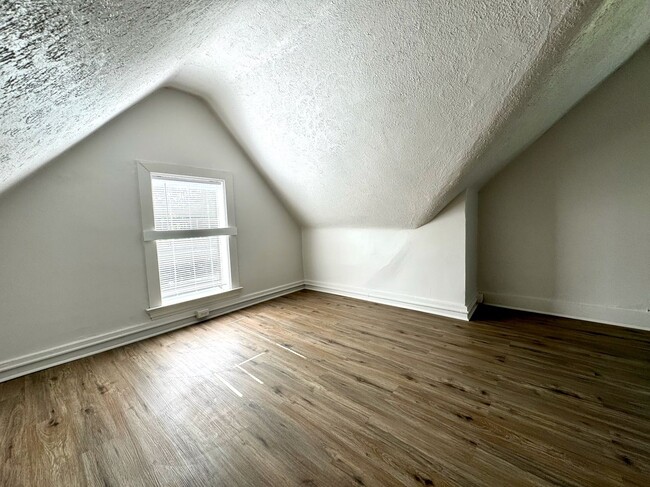 Building Photo - 301 W McMillan St