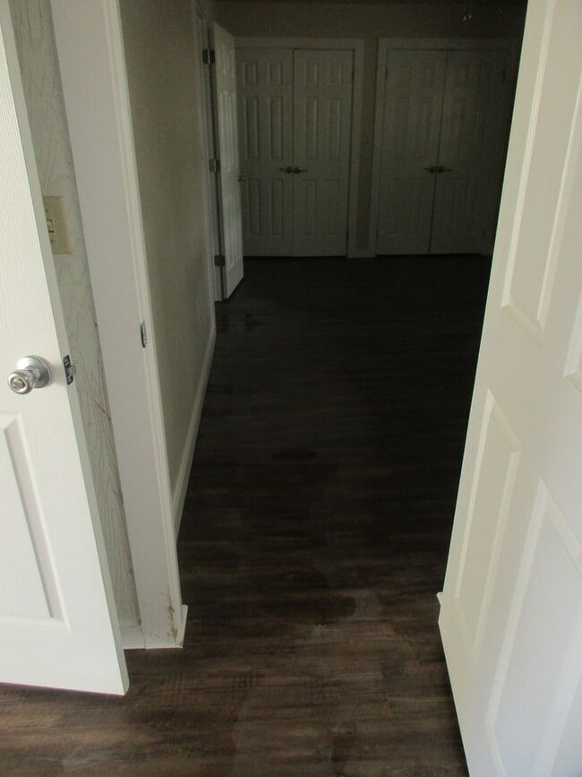 Building Photo - 1/1 Duplex with Carport