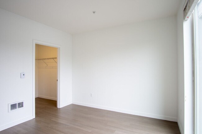 Building Photo - Modern & Sleek 1Bdr w/Floor-to-Ceiling Windows + Pet OK!