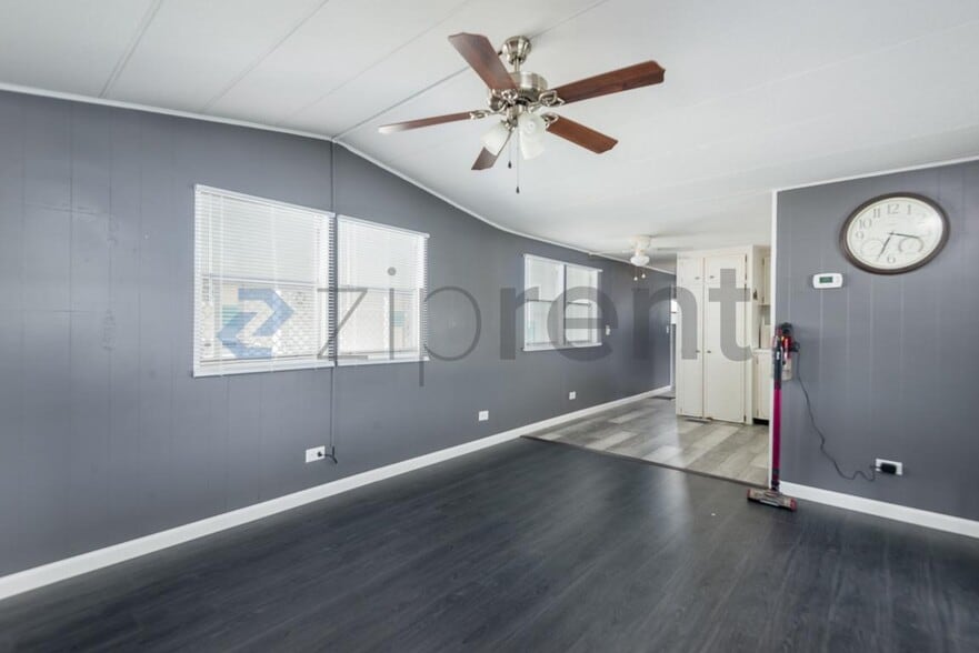 Building Photo - Unit #322