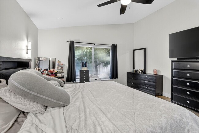 Building Photo - 1051 NW 124th Terrace