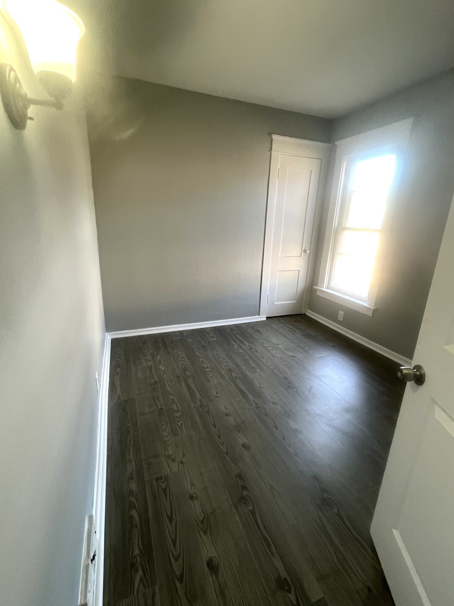 Building Photo - 704 W 18th St