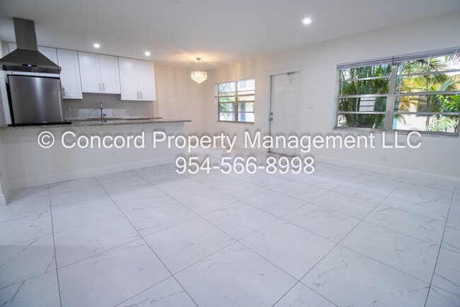 Building Photo - 1 Month Free Gorgeous 2BR- Open Layout- Island Kitchen-Pool- Central AC