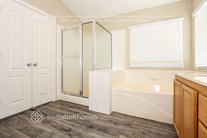 Building Photo - 6567 Tulip Garden Dr