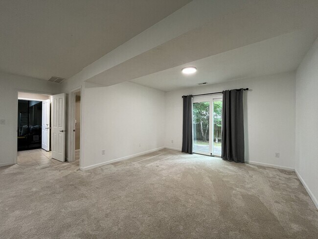 Building Photo - Three-Bedroom Home Near Nike Campus with Bonus Room, Large Deck & Two-Car Garage