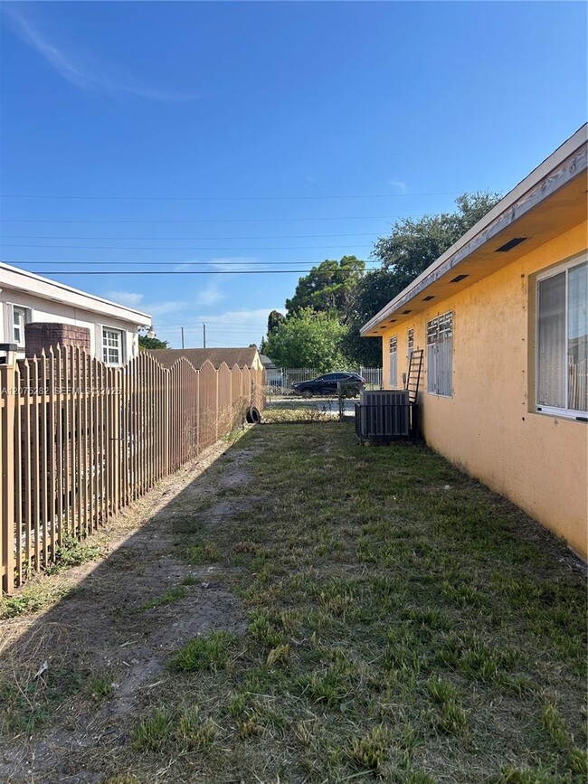 Building Photo - 2421 NW 99th Terrace