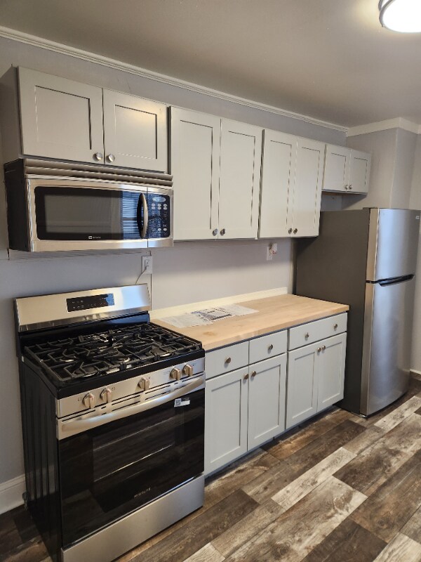 Building Photo - 958 E Princess St