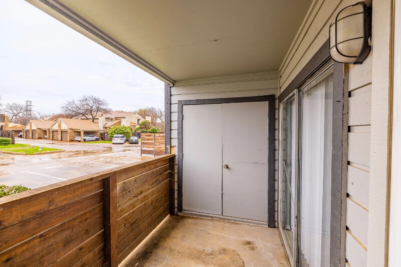 Building Photo - 390 Shady Ln Dr