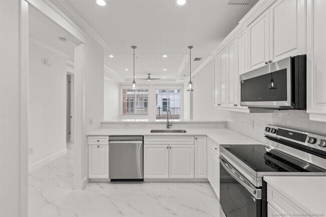 Building Photo - 47 SW Osceola St