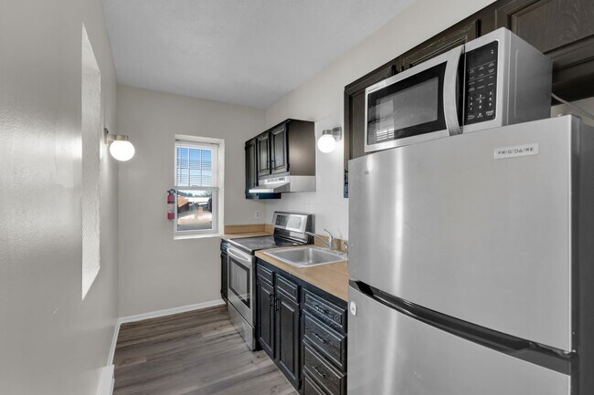 Building Photo - 439 Walnut St