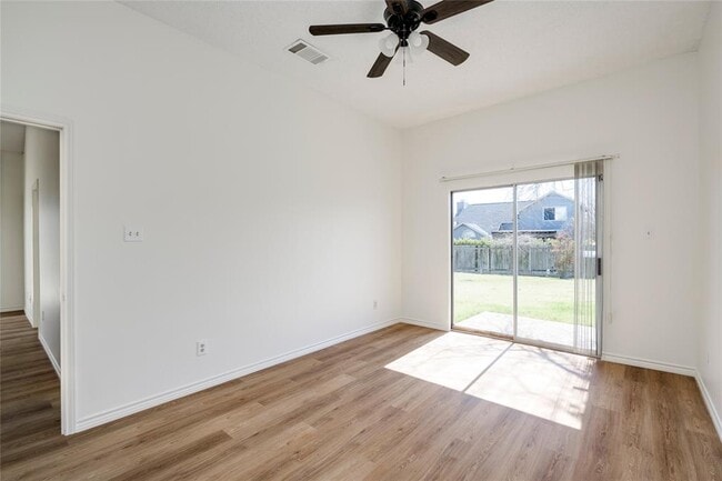 Building Photo - 2007 Castle View Dr