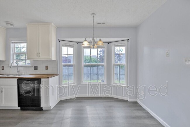 Building Photo - 3926 Red Oak Drive