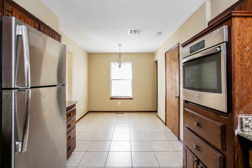 Building Photo - 808 Waterview Rd