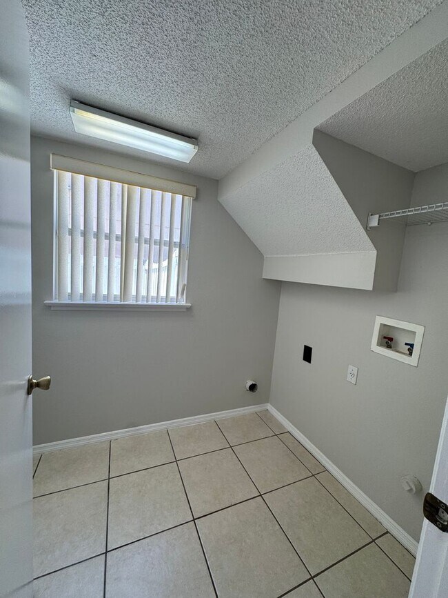 Building Photo - 1854 Meadow Pond Way