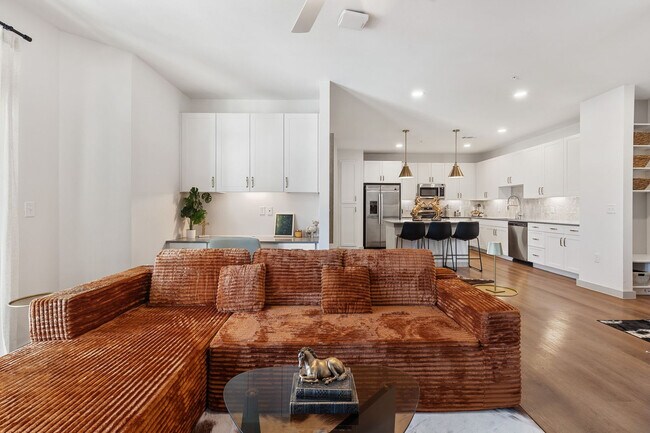 Building Photo - 1301 Leah Ave