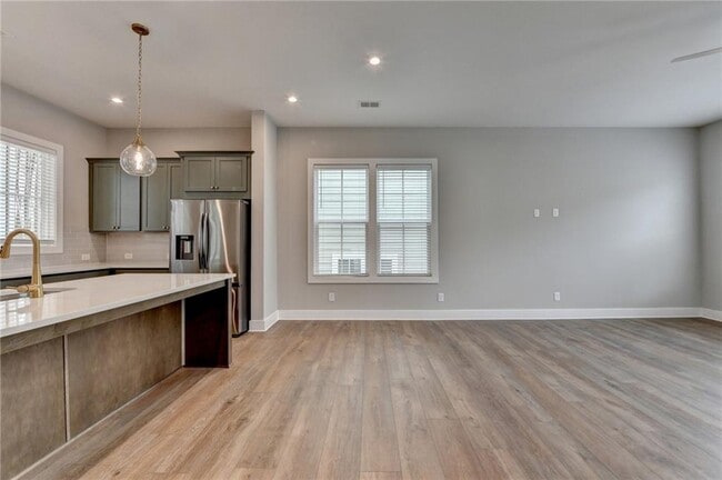 Building Photo - 106 Pinecone Pkwy