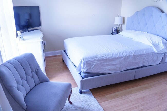 Building Photo - 2 Bedroom Condo in View of Jordan-Hare Stadium