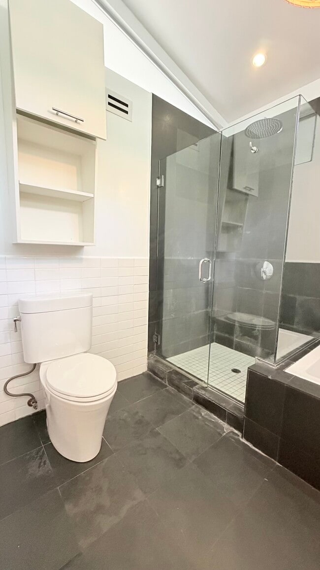 Building Photo - 2306 Teviot St