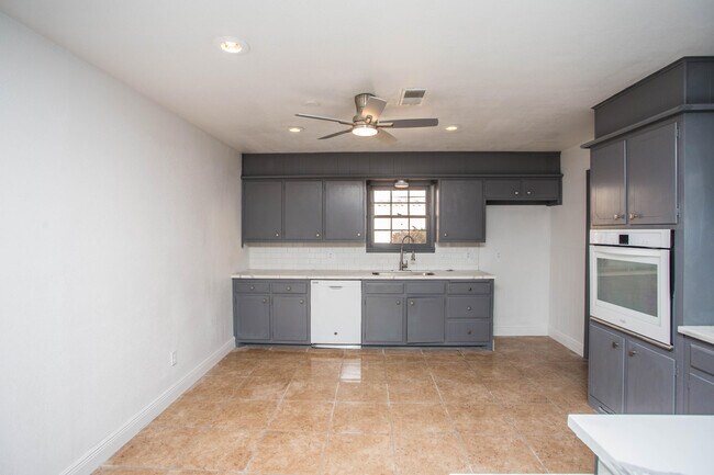 Building Photo - 6114 Nashville Ave