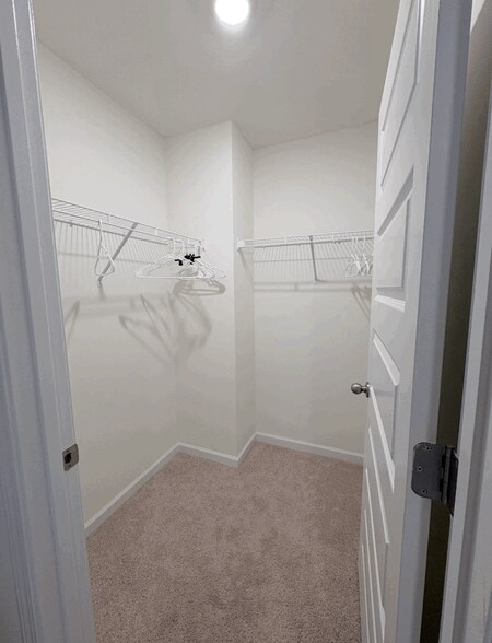 Building Photo - 280 Silvermoon Dr