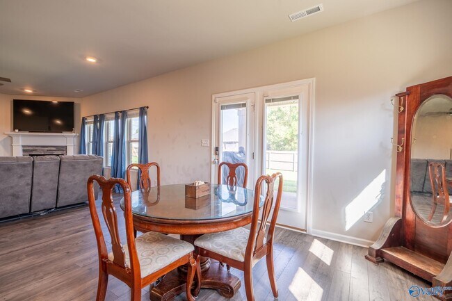 Building Photo - 117 Red Fox Wy