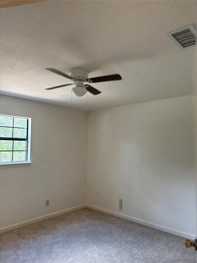 Building Photo - 105 Sendero Blvd