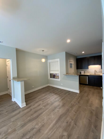 Building Photo - 1143 Maple Ave