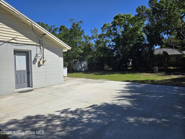 Building Photo - 473 Poinciana Dr