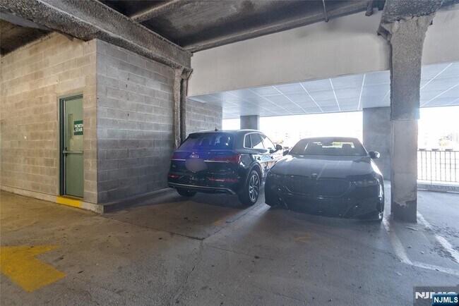 Building Photo - 302 The Promenade