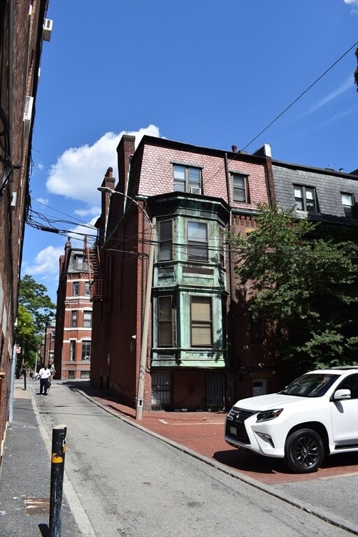 Building Photo - 31 Fairfield St