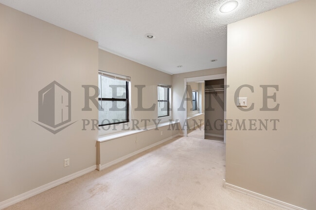 Building Photo - 6534 E 39th Ct N