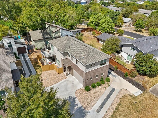 Building Photo - 6902 Northeast Dr