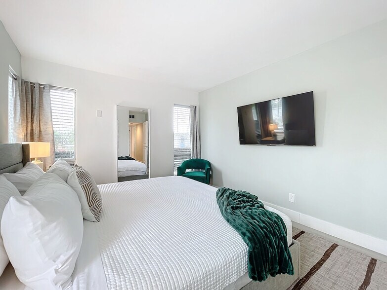 Building Photo - 1401 SE 15th St