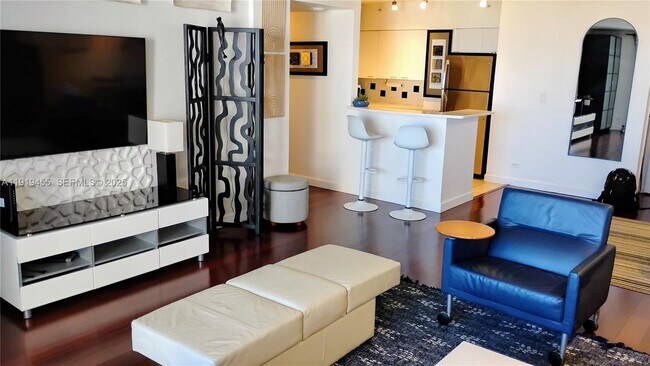 Building Photo - 1500 Bay Rd