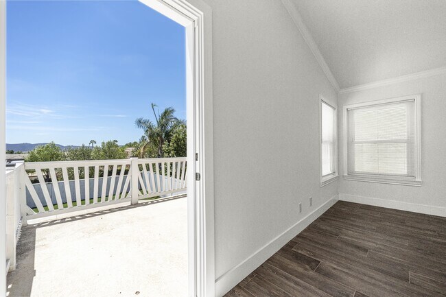 Building Photo - 39535 Oak Cir