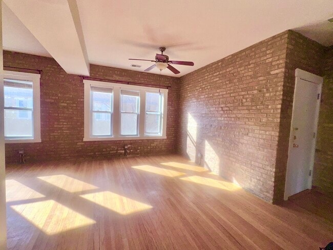 Building Photo - 1334 W Estes Ave