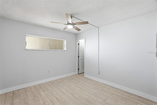 Building Photo - 4775 Cove Cir