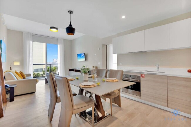 Building Photo - 777 N Ocean Dr